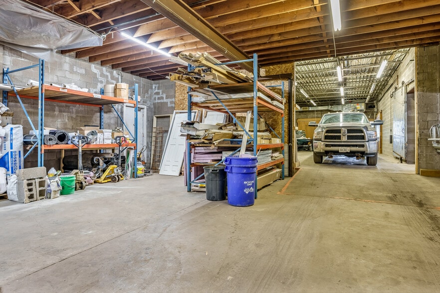 More Photos Of 415 N 3rd St, Rockford Light Distribution For Lease