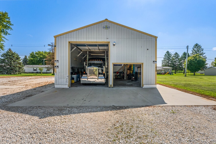 More Photos Of 1626 Dearborn St, Ellsworth Industrial For Sale