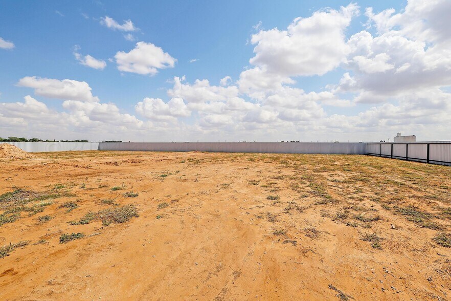 More Photos Of 718 Stateline Rd, Farwell Warehouse For Sale