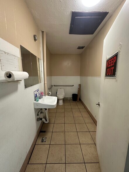 More Photos Of 2410 Armory Rd, Barstow Restaurant For Sale