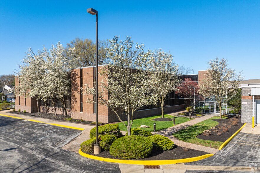 More Photos Of 800 Barksdale Rd, Newark Office For Sale