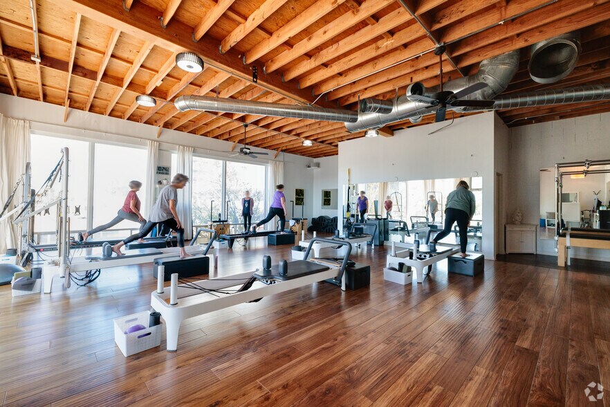 More Photos Of 930 W Washington St, San Diego Storefront Retail Office For Sale