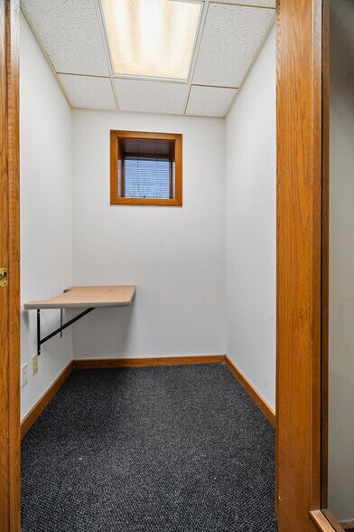 More Photos Of 812 Cormier Rd, Ashwaubenon Office For Lease
