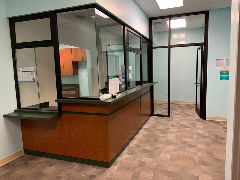 More Photos Of 509 Olde Waterford Way, Leland Office For Lease