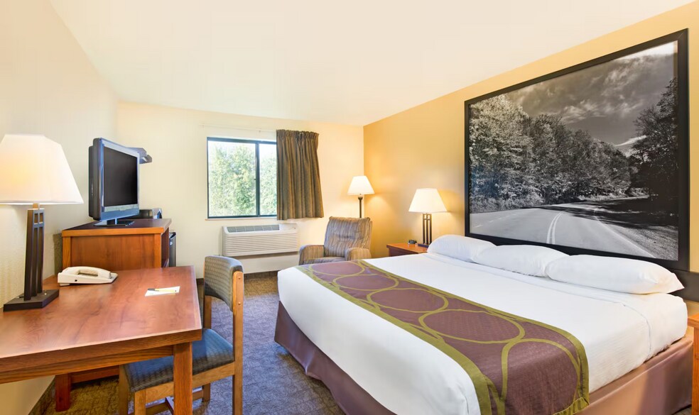 More Photos Of 102 Duke Dr, Ripley Hotel For Sale