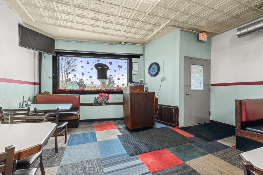 More Photos Of 6569 Cameron Ave, Vesper Restaurant For Sale