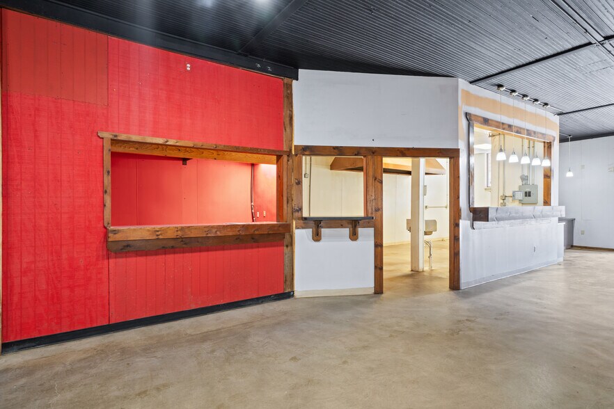 More Photos Of 103 E Broadway, Ashland Bar For Sale