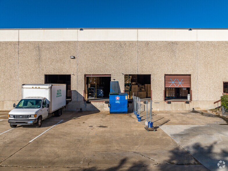 More Photos Of 4215 McEwen Rd, Dallas Distribution For Lease