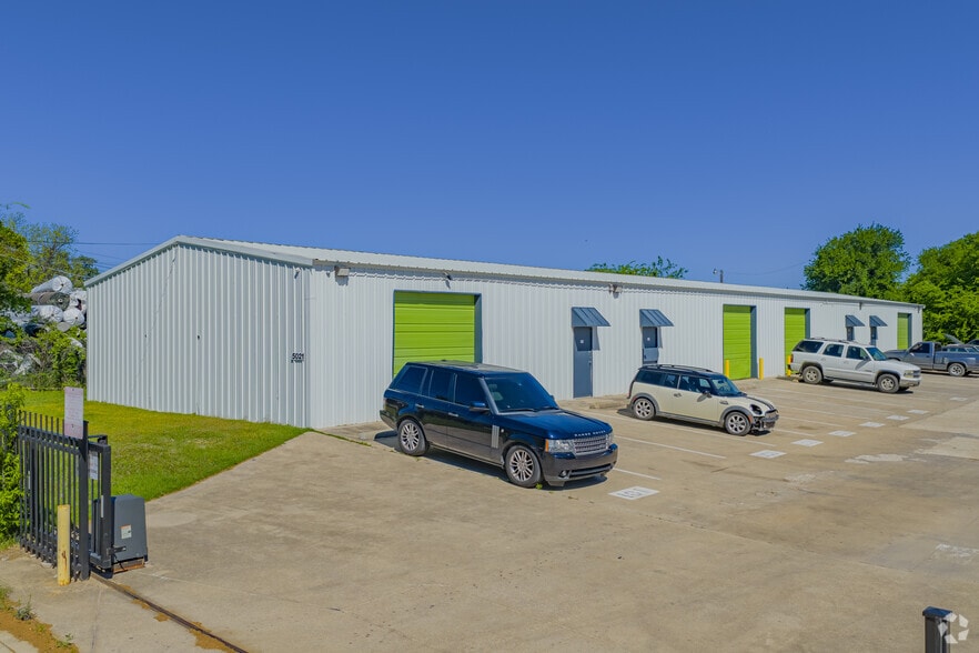 More Photos Of 5051 David Strickland Rd, Fort Worth Warehouse For Lease