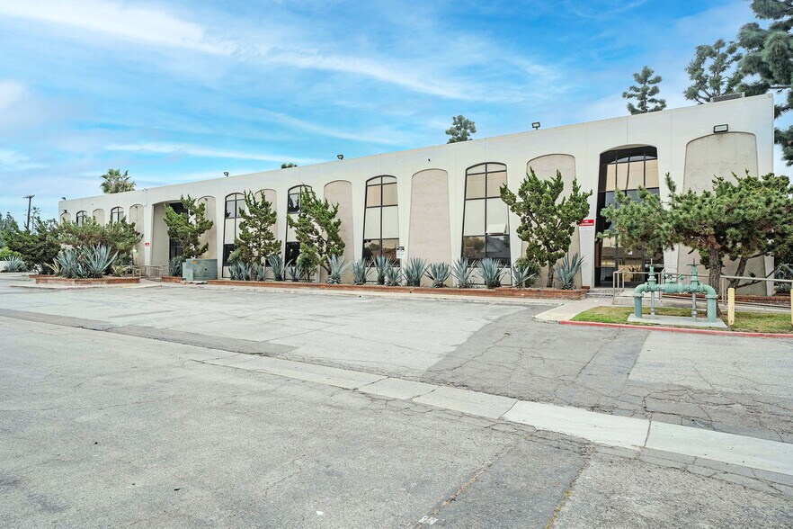 More Photos Of 2035 E Ball Rd, Anaheim Medical For Lease