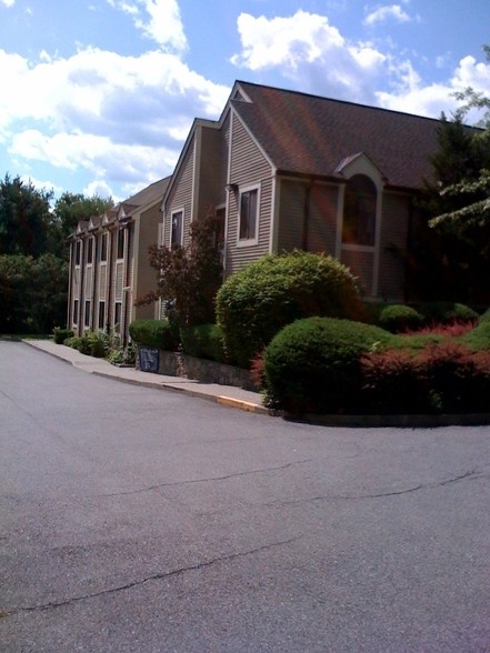 Primary Photo Of 190 Goldens Bridge Rd, Katonah Medical For Lease