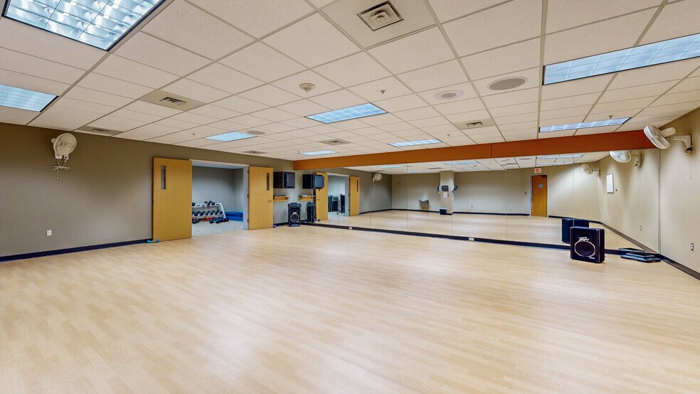 More Photos Of 111 W State St, Mason City Office For Lease