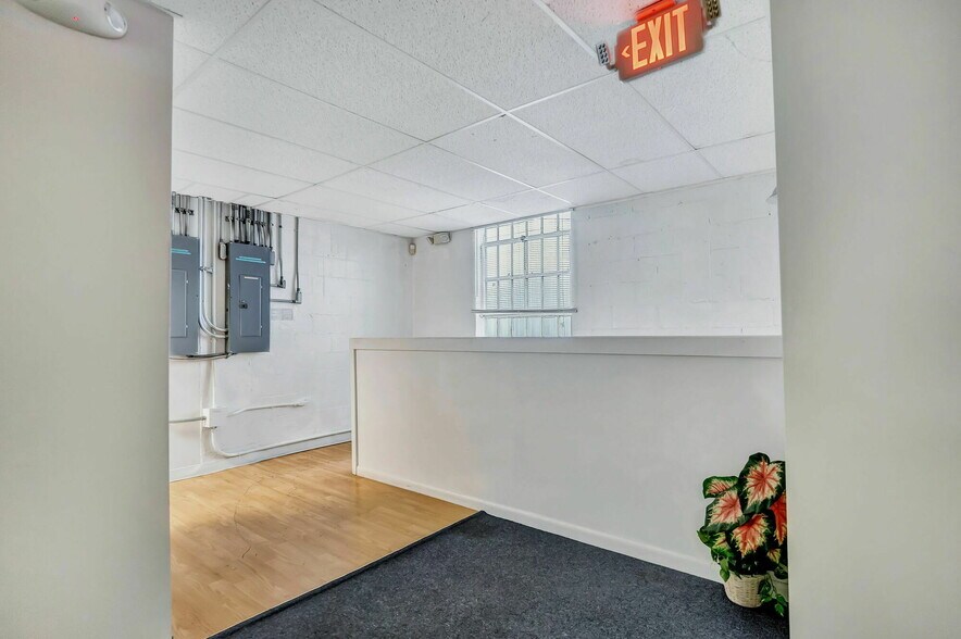 More Photos Of 904 E New Haven Ave, Melbourne Storefront For Lease