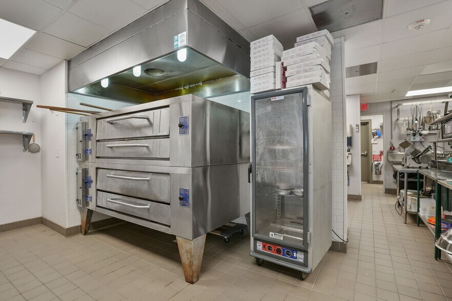 More Photos Of 4050 Main St, Bridgeport General Retail For Sale