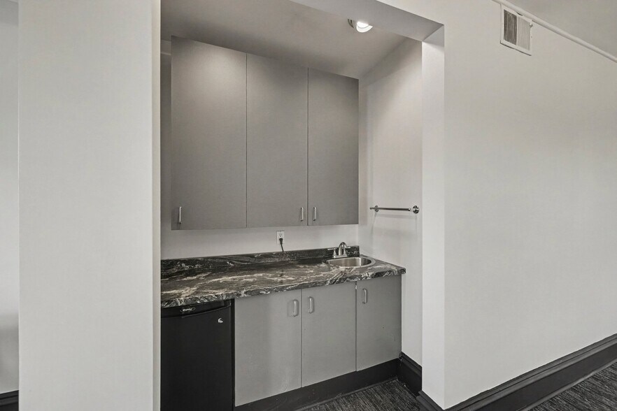 More Photos Of 110 Clarence St, Ottawa Office For Lease