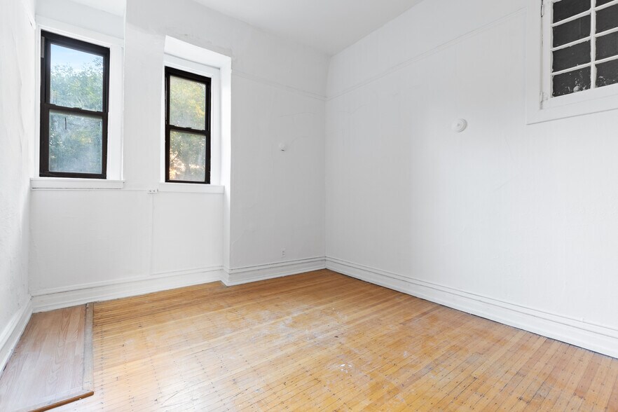 More Photos Of 1239 N Dearborn St, Chicago Apartments For Sale