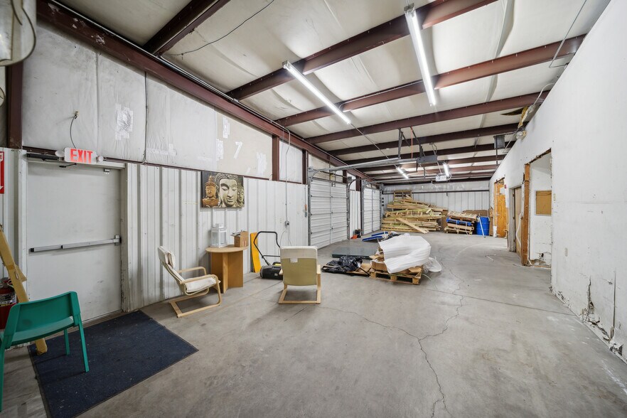 More Photos Of 710 S Adams St, Sapulpa Distribution For Sale