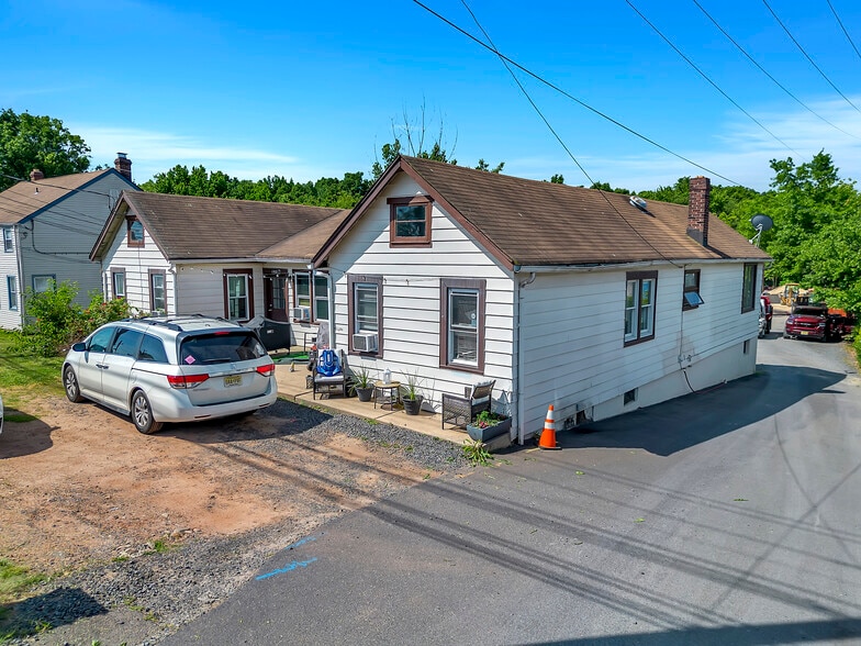 More Photos Of 129 Amboy Ave, Woodbridge Apartments For Sale