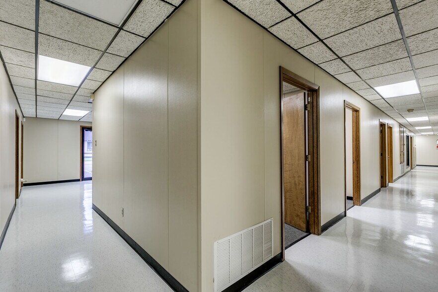 More Photos Of 602 W 12th St, Taylor Office For Lease
