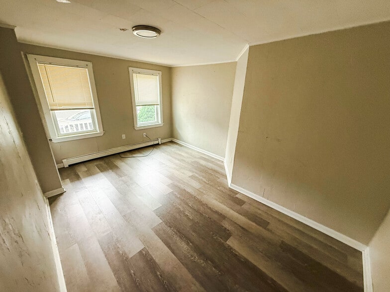 More Photos Of 7-9 Savery Ln, Plymouth Apartments For Sale