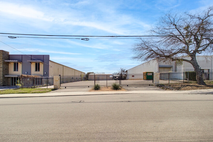 More Photos Of 506 Portland Rd, San Antonio Land For Lease