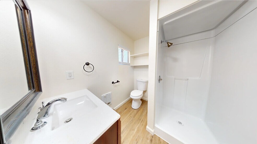 More Photos Of 2715 Twin View Blvd, Shasta Lake Multifamily For Sale