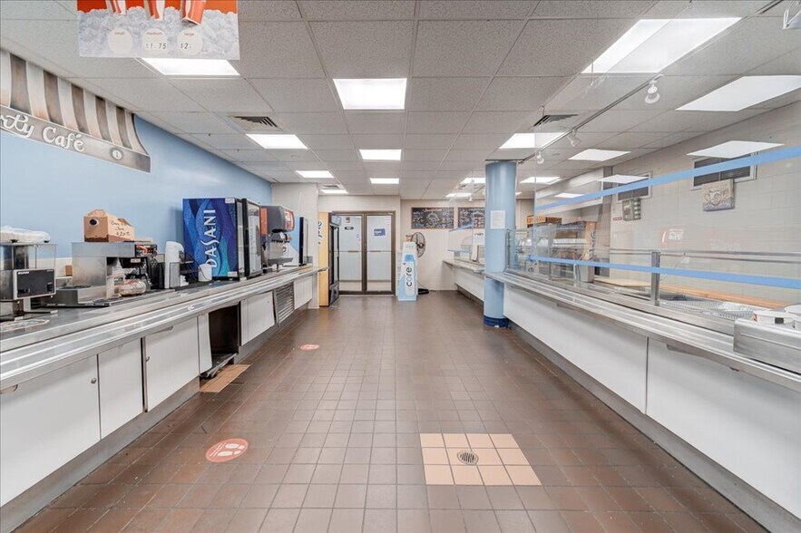 More Photos Of 1 Edgewater St, Staten Island Office For Lease