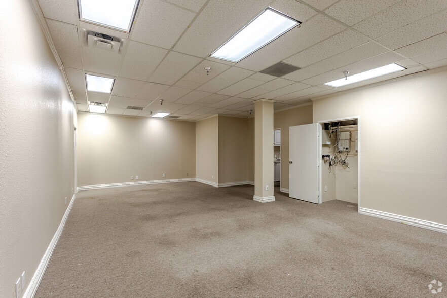 More Photos Of 2121 W Spring Creek Pky, Plano Office For Lease