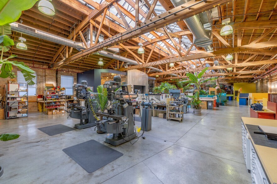 More Photos Of 21 S Racine Ave, Chicago Warehouse For Lease