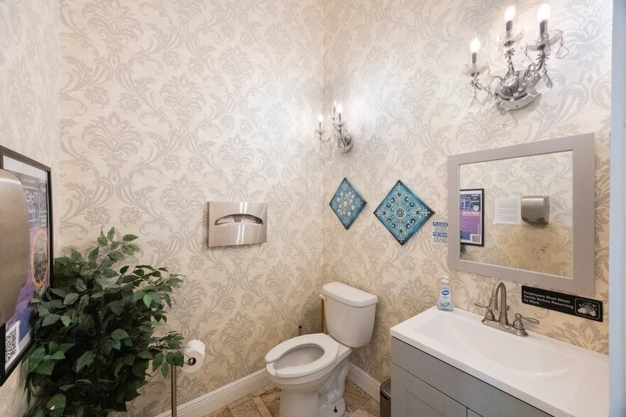 More Photos Of 3407 Lithia Pinecrest Rd, Valrico Storefront Retail Office For Sale