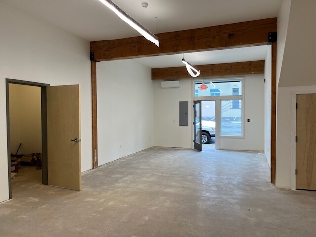 More Photos Of 1019 7th St, Oregon City Flex For Sale