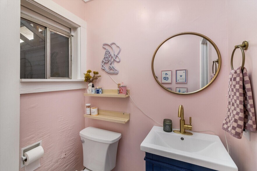 More Photos Of 2282 Central Ave, Memphis Loft Creative Space For Sale