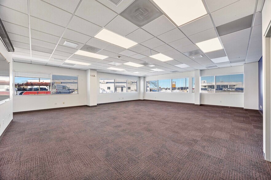 More Photos Of 1615 Commerce Pky, Bloomington Office For Lease