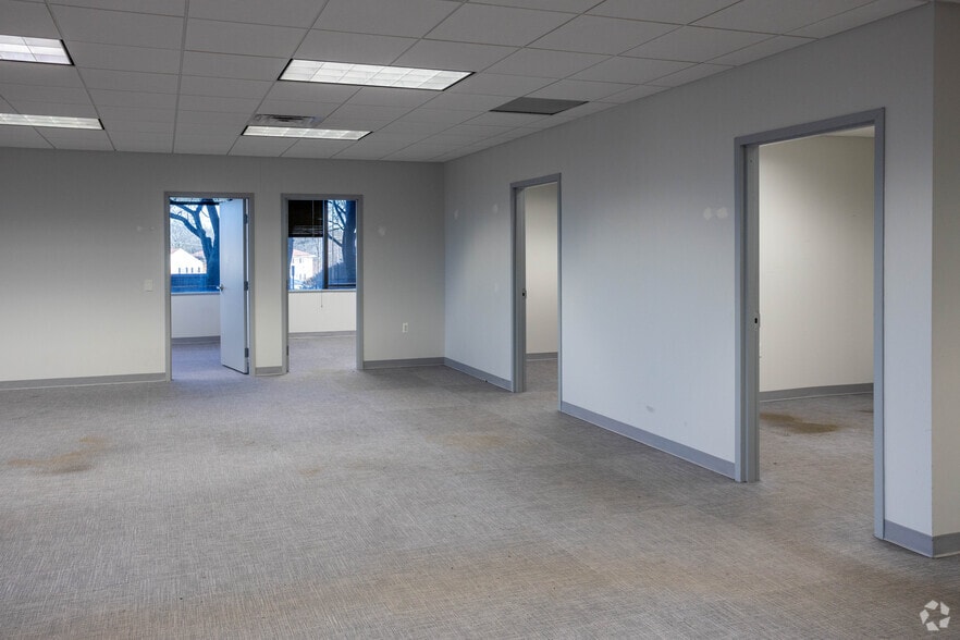 More Photos Of 900 US Highway 9 N, Woodbridge Office For Lease