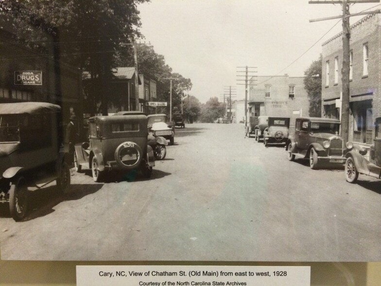 More Photos Of 122 W Chatham St, Cary Storefront For Lease