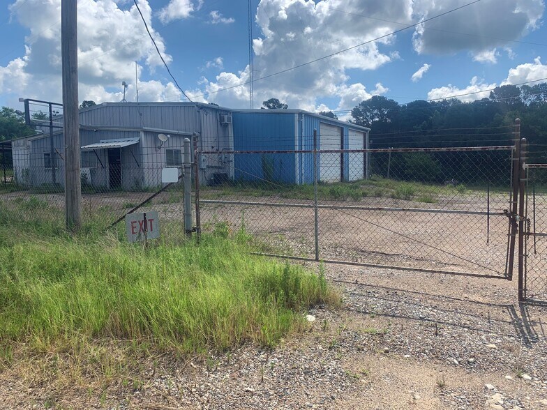 More Photos Of 1995 State Highway 42, Overton Warehouse For Sale