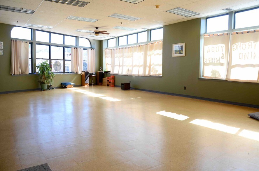 More Photos Of 112 Main St, Putnam Storefront Retail Office For Lease