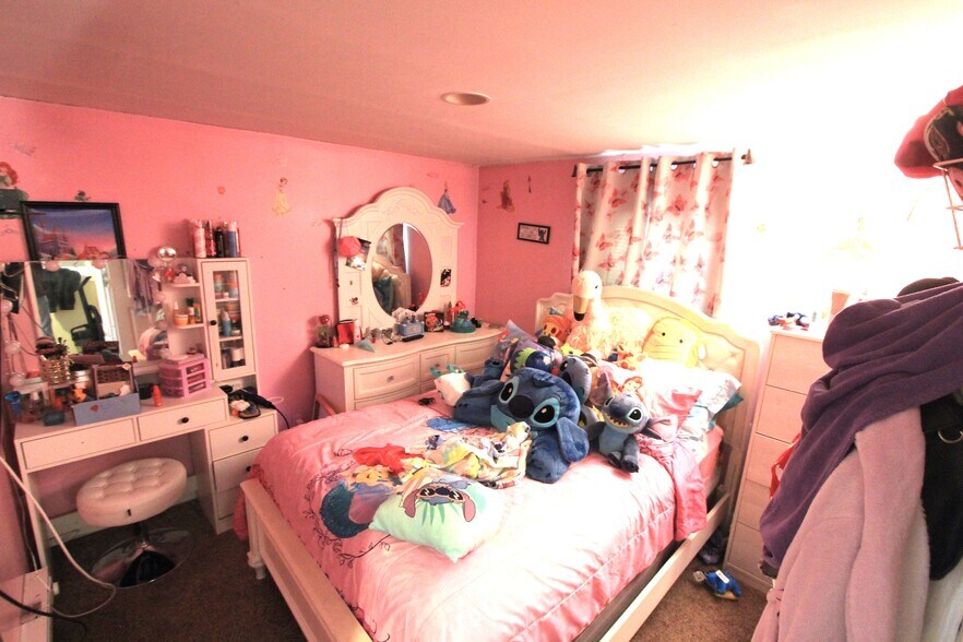 More Photos Of 1757 Main St, Green Bay Storefront Retail Office For Sale