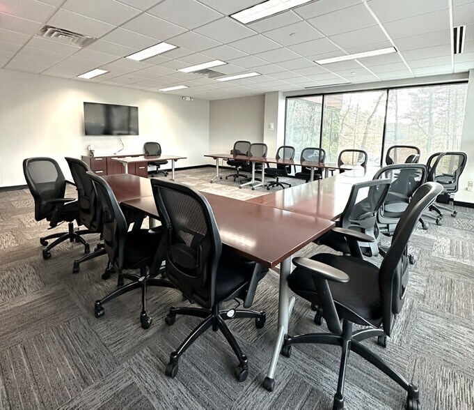 More Photos Of 208 Golden Oak Ct, Virginia Beach Office For Lease