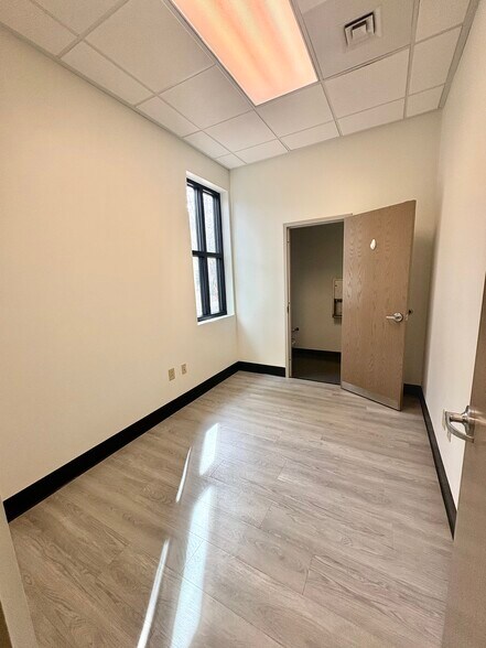 More Photos Of 2287 Henry Tecklenburg Dr, Charleston Office For Lease