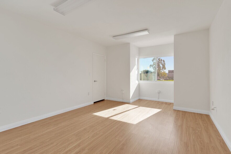 More Photos Of 943 W Holt Blvd, Ontario General Retail For Sale