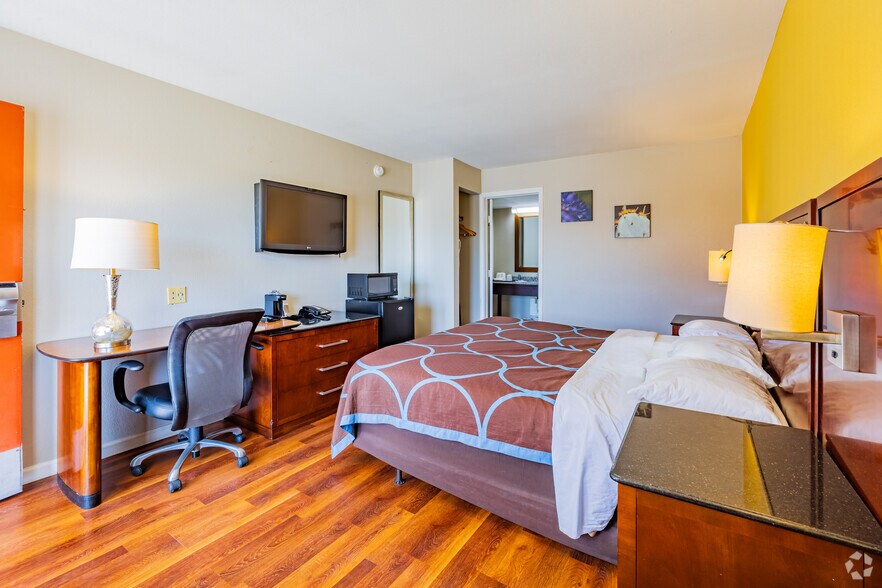 More Photos Of 7404 S May Ave, Oklahoma City Hotel For Sale