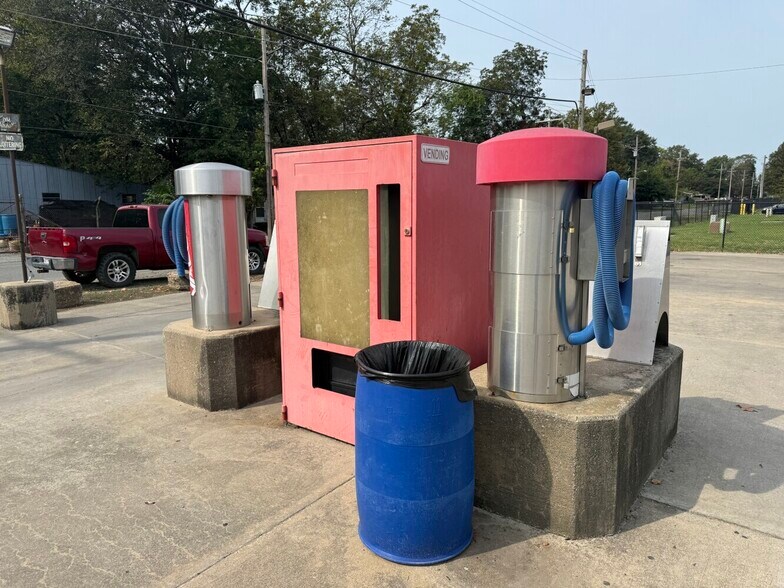 More Photos Of 201 Buerkle st, Stuttgart Carwash For Sale