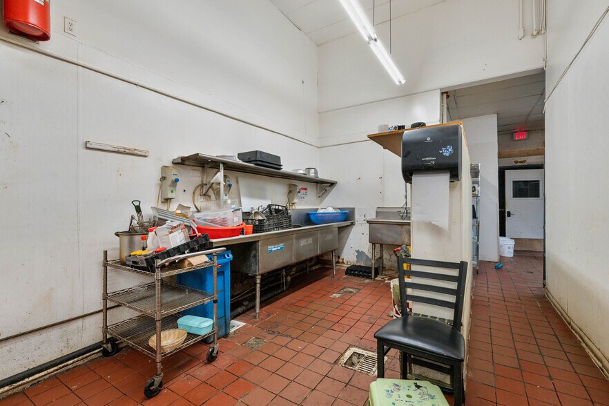 More Photos Of 549 Halemaumau St, Honolulu Restaurant For Lease