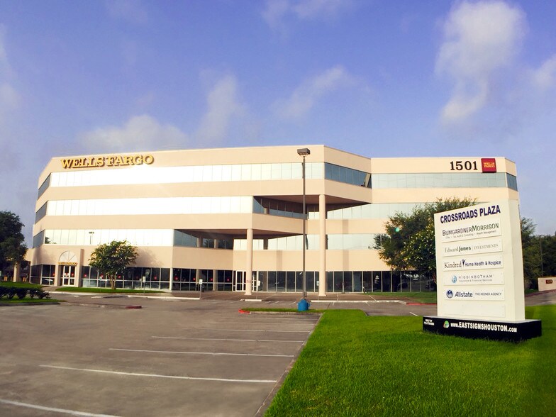 More Photos Of 1501 E Mockingbird Ln, Victoria Office For Lease