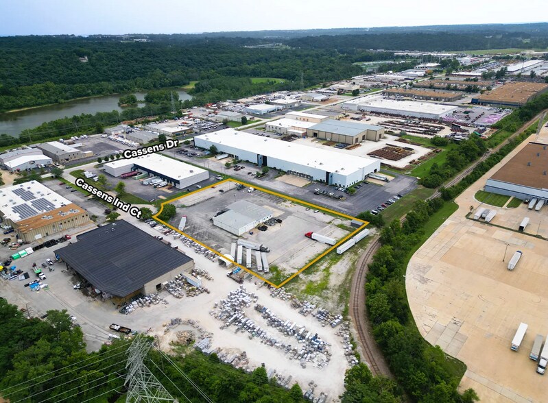 More Photos Of 1090 Cassens Industrial Ct, Fenton Service For Sale