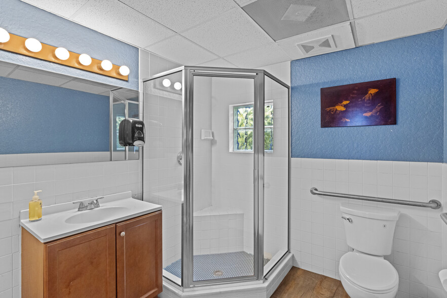 More Photos Of 2095 NW Federal Hwy, Stuart Freestanding For Sale