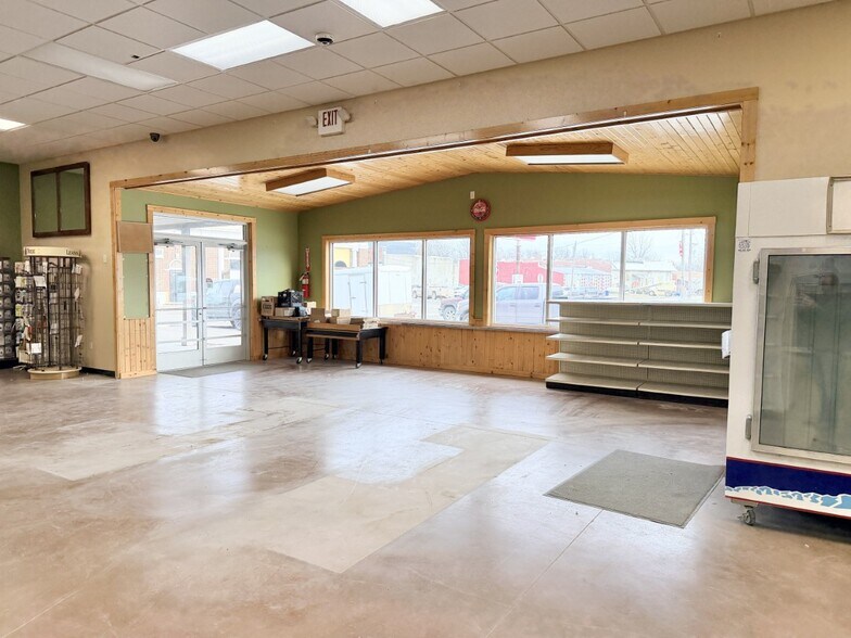 More Photos Of 302 S Broadway St, Jamesport General Retail For Sale
