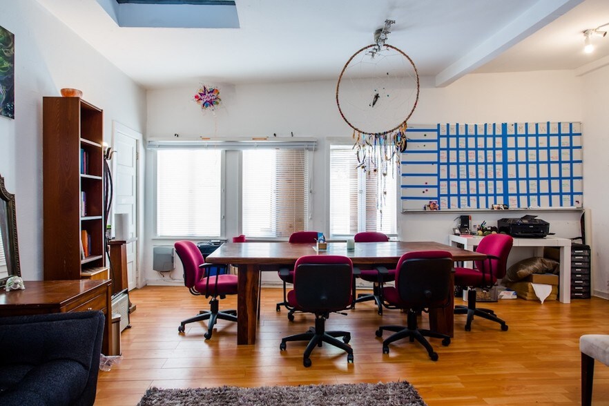 More Photos Of 305 Rose Ave, Venice Religious Facility For Sale