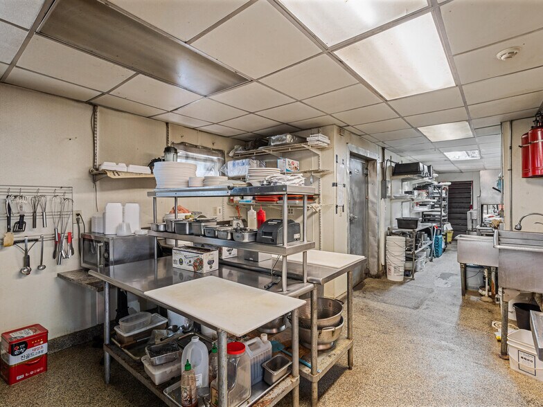 More Photos Of 1495 Farmington Ave, Pottstown General Retail For Sale